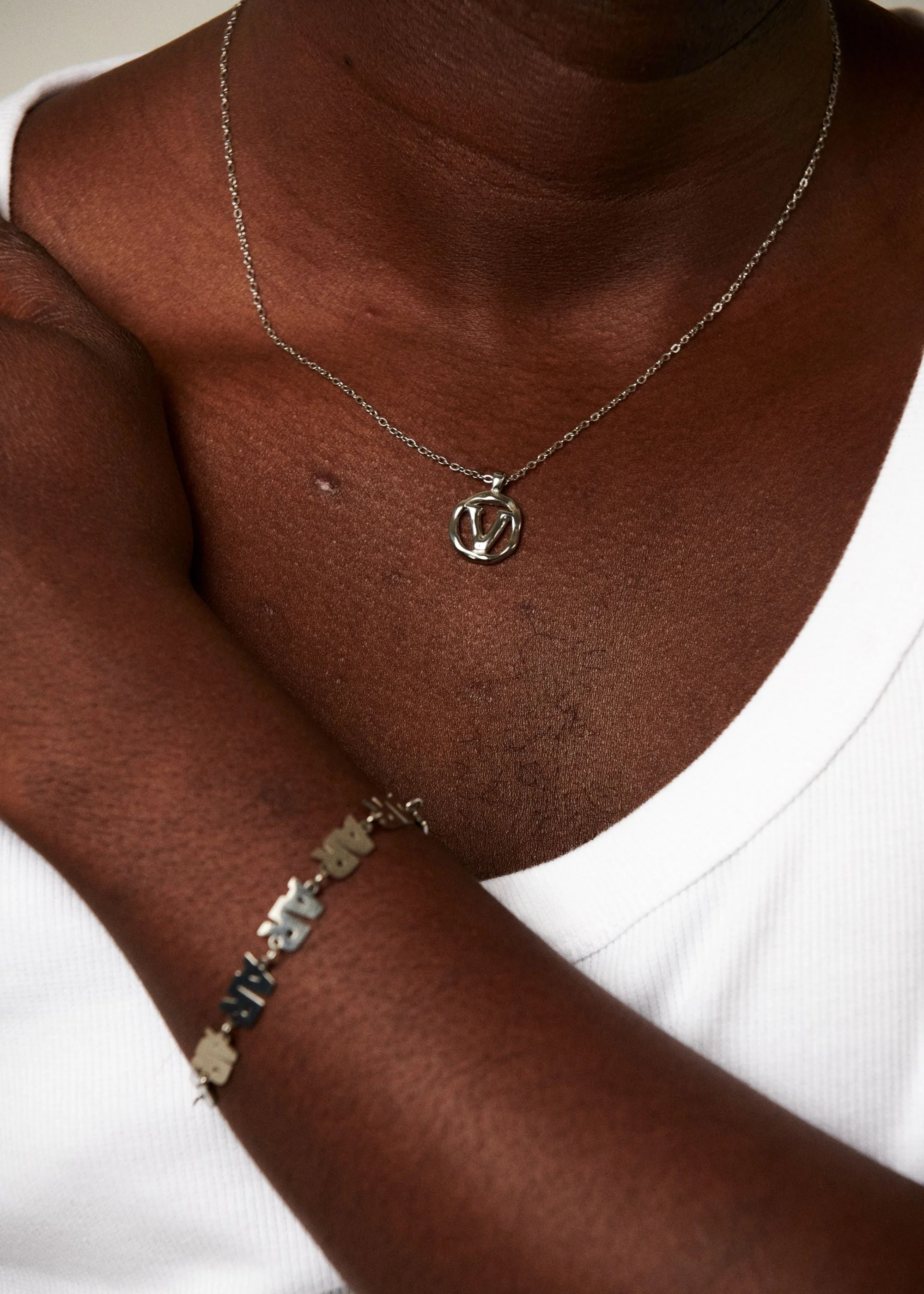 V / PLATA - THE IDENTITY - Image 4