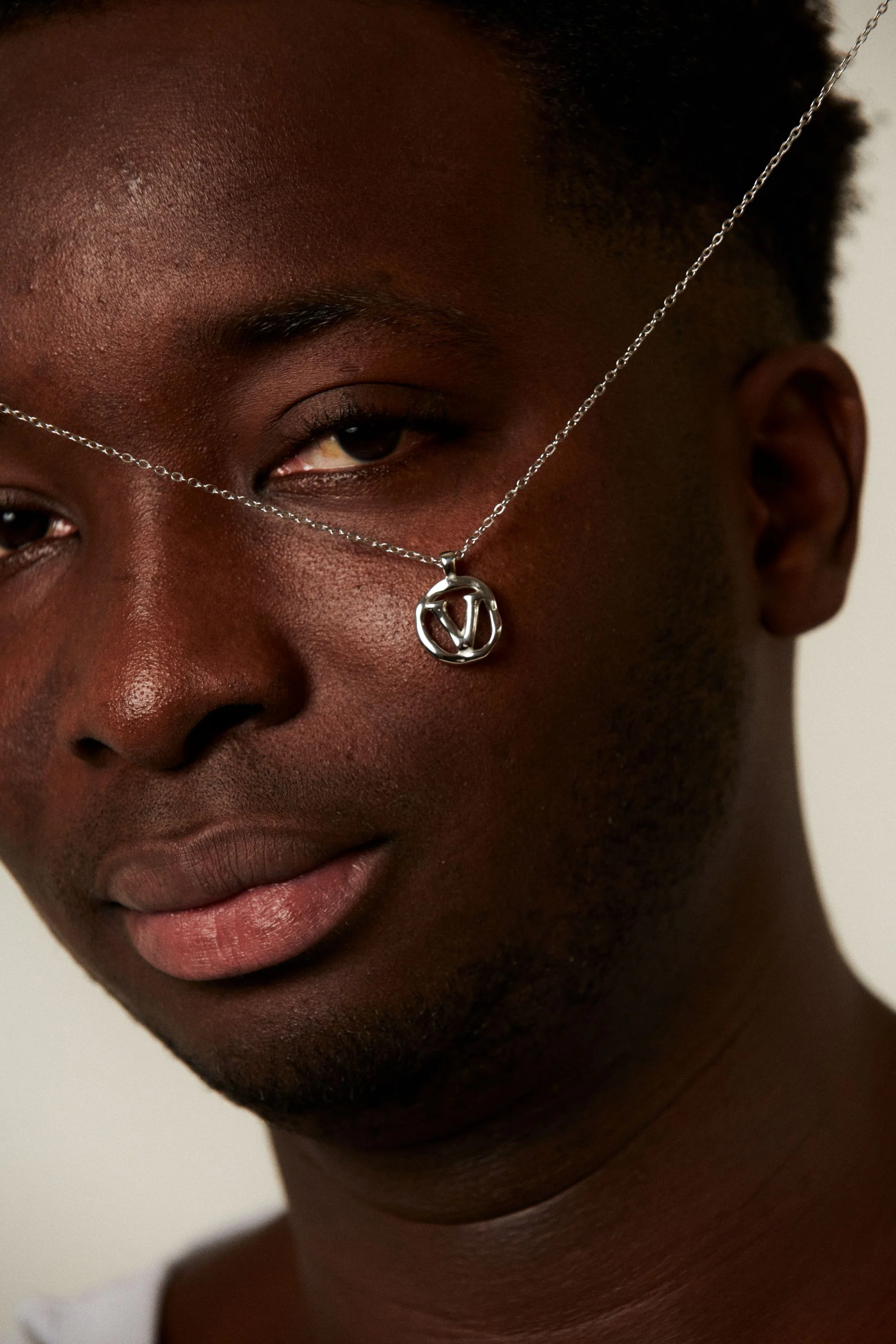 V / PLATA - THE IDENTITY - Image 5