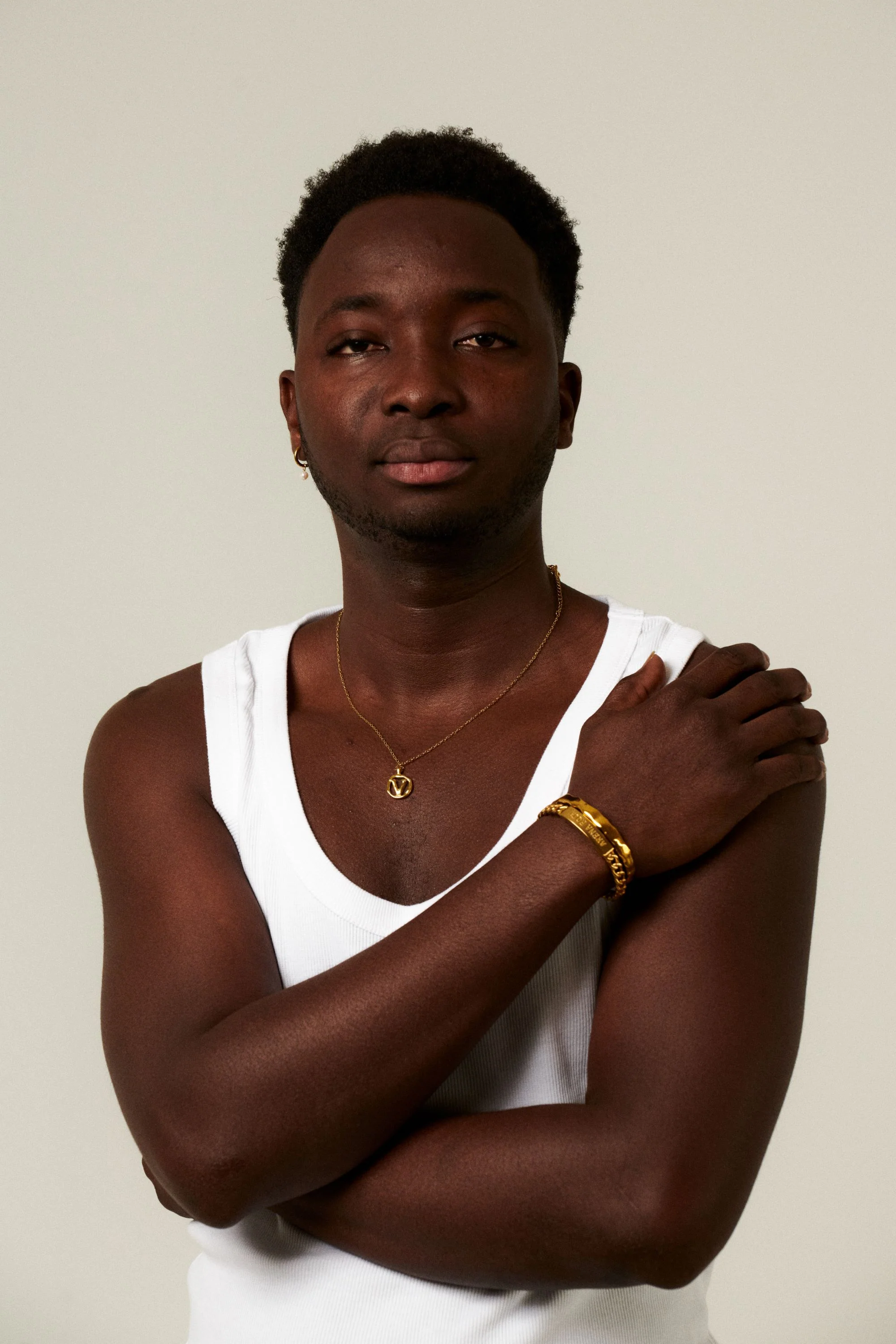 V - THE IDENTITY - Image 3